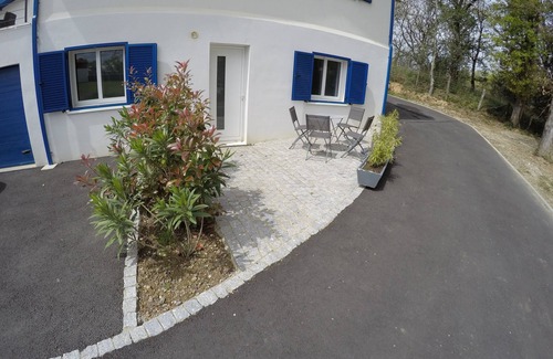 Bassussarry Apartment | Beautiful T2 in a quiet location between the sea and the mountains