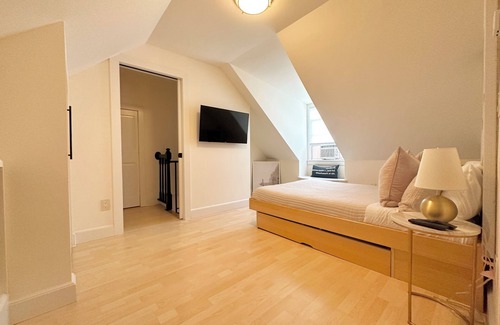 Marlborough House | Beautiful Tasteful Tranquil Home close to BOSTON