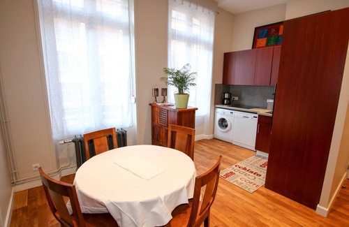 Reims City Centre Apartment | Beautiful terrace in the city center with possibility parking and breakfast