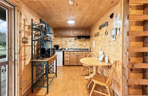 Danevang Cabin | ★Beautiful Texas ranch retreat with lake.cabin#3 ★