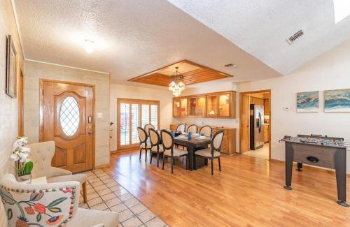 Vista Del Norte House | Beautiful Texas Ranch House, Game Room & Minigolf