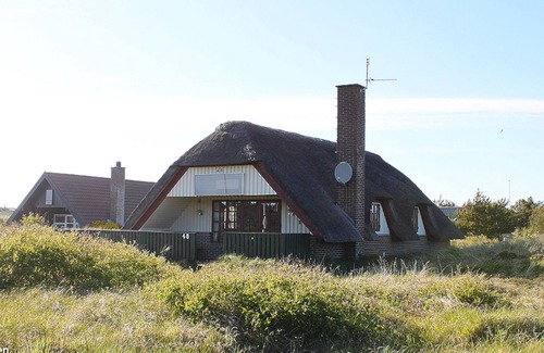 Sondervig House | Beautiful thatched house on a great natural plot