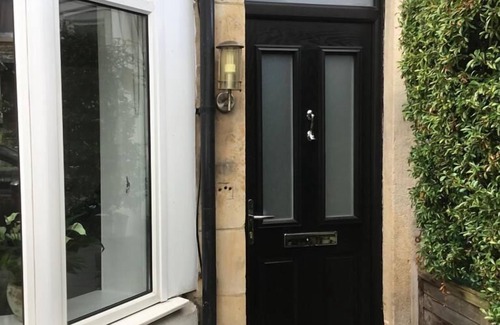 Harrogate House | Beautiful three bedroom terrace property near to Harrogate Conference Centre