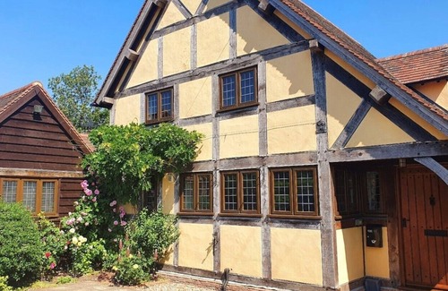 Pembridge Cottage | Beautiful timber frame cottage, with English country garden.