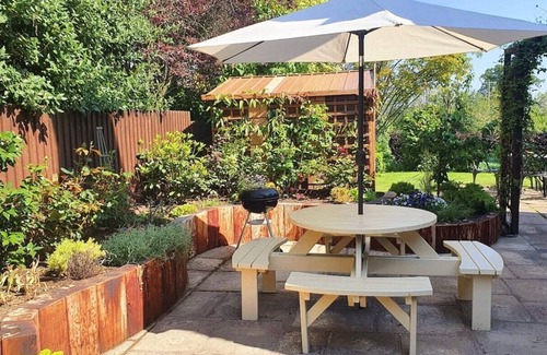 Pembridge Cottage | Beautiful timber frame cottage, with English country garden.