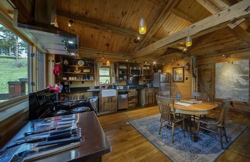 Colonial Pine Hills Cabin | Beautiful Timber Frame Canyon with Spring Creek Canyon views!