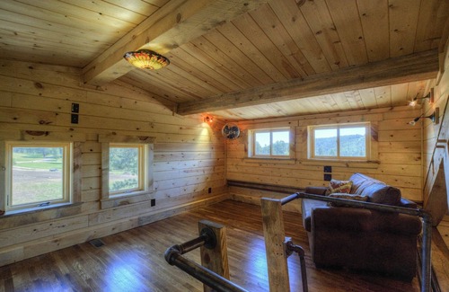 Colonial Pine Hills Cabin | Beautiful Timber Frame Canyon with Spring Creek Canyon views!