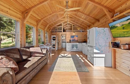 Florence Cabin | Beautiful Tiny Home in the Bitterroot - Views of Lolo Peak - Pet Friendly!
