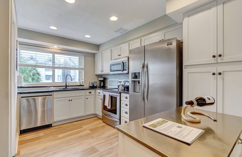 Jacksonville Beach House | Beautiful Townhome 2 Blocks from the beach with beach cruisers!