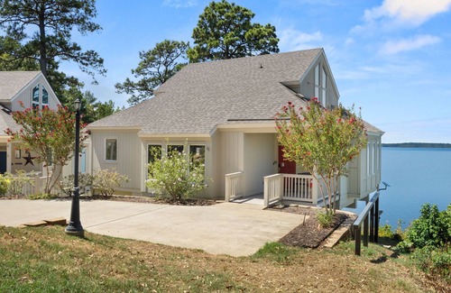 Negreet Villa | Beautiful Toledo Bend Villa