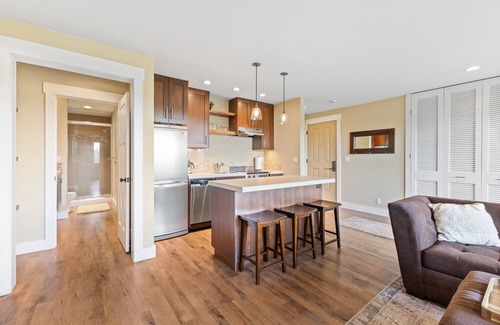 Bend Condo | Beautiful Top Floor View Condo, 7th Mountain Resort Bend! Great amenities!