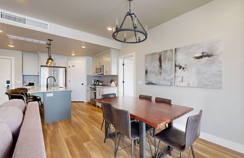 Park City Condo | Beautiful top level condo with mtn views, free ski shuttle + resort amenities