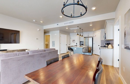 Park City Condo | Beautiful top level condo with mtn views, free ski shuttle + resort amenities