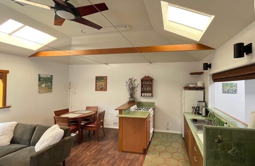 Fernwood House | Beautiful Topanga Canyon Guesthouse