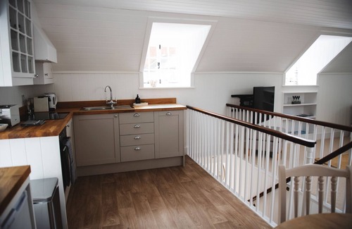 Christchurch Cottage | Beautiful Town Centre & Riverside location1 Bedroom Cottage
