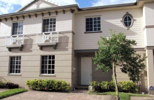 Riviera Beach House | Beautiful town home