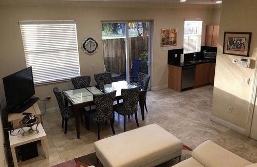 Poinciana Park House | Beautiful Townhouse Close by the AIRPORT, BEACH, CRUISE PORT, CONVENTION CENTER