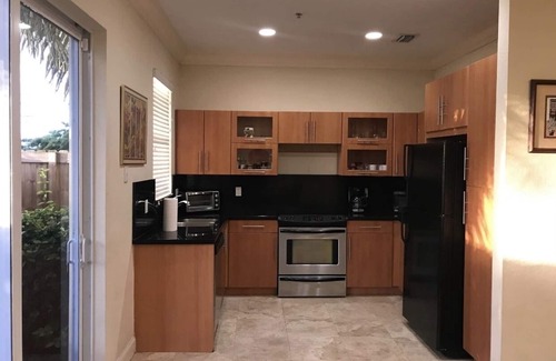 Poinciana Park House | Beautiful Townhouse Close by the AIRPORT, BEACH, CRUISE PORT, CONVENTION CENTER