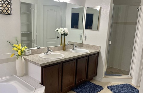 Buena Ventura Lakes House | Beautiful townhome close to Disney, Orlando airport and Universal.