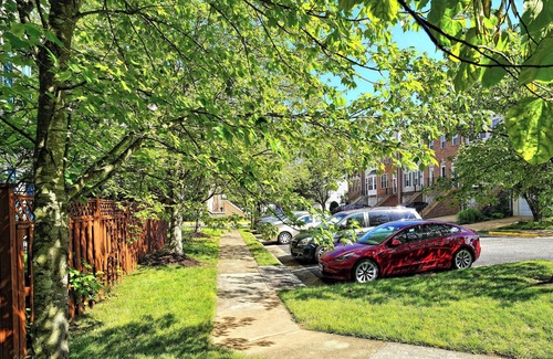 Franconia House | Beautiful Townhome in center VA with free parking.