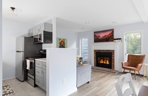 East Haven  Rutland County House | Beautiful Townhome minutes 2 Lakes & Golf Courses