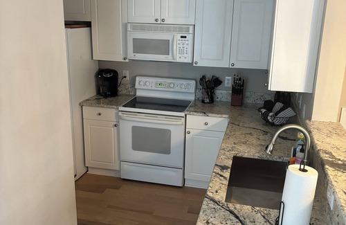 Northeast Raleigh House | Beautiful townhome on golf course, near downtown and hospitals