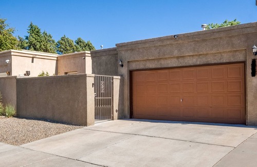 Northeast Heights House | Beautiful Townhome in NE Albuquerque