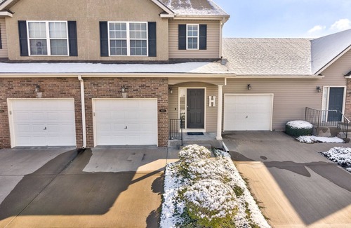 Waldron House | Beautiful Townhome Near Shopping and Restaurants in Northland