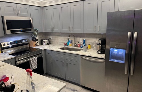 Biggar House | Beautiful Townhome with private patio/swimming pool and pet friendly !