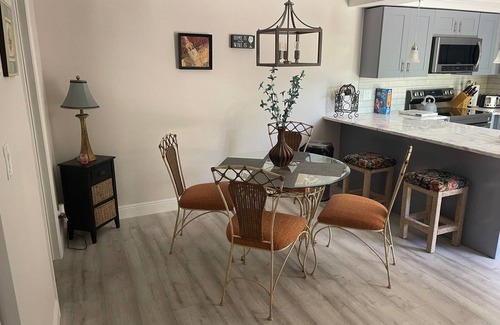 Biggar House | Beautiful Townhome with private patio/swimming pool and pet friendly !