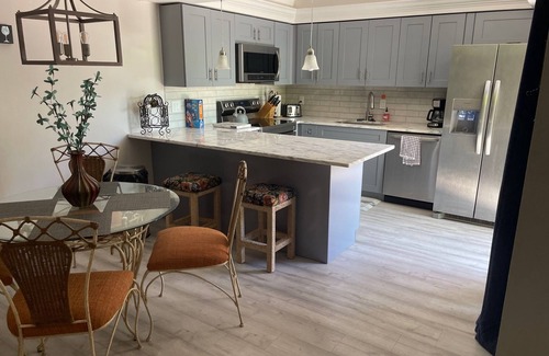 Biggar House | Beautiful Townhome with private patio/swimming pool and pet friendly !