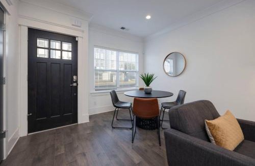 Charlotte Park House | Beautiful Townhomes 2 Units With Outdoor Patios