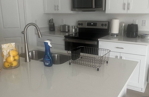 Northside House | Beautiful Townhouse minutes from Jacksonville Airport, Beaches and Hospitals