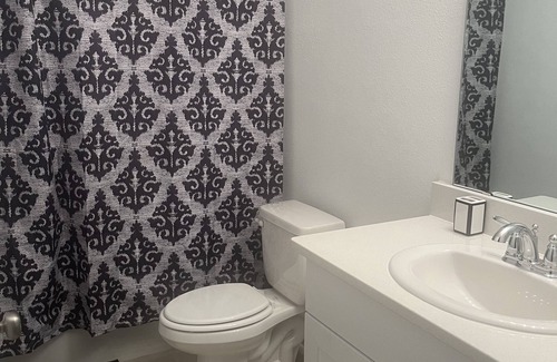 Northside House | Beautiful Townhouse minutes from Jacksonville Airport, Beaches and Hospitals