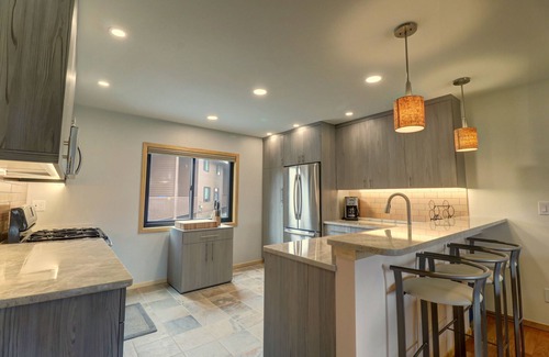 Frisco House | Beautiful Townhouse, Gorgeous Views, King Bed, Private Deck, Hot Tub - 732B