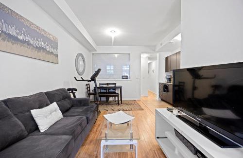 Downsview Apartment | Beautiful Townhouse Near Yorkdale Mall, Wilson Subway
