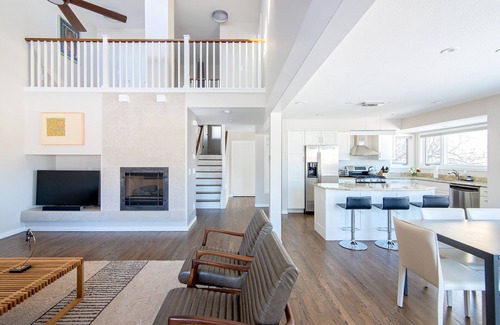 Wonderland Hills House | Beautiful Townhouse on Wonderland Lake