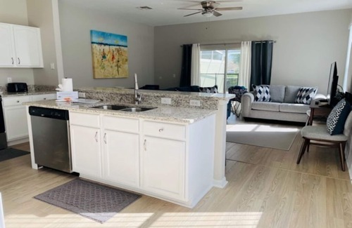 Four Corners House | Beautiful Townhouse with Splash Pool Close to Orlando Attractions