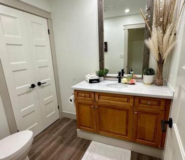 Collingwood House | Beautiful tranquil centrally located condo
