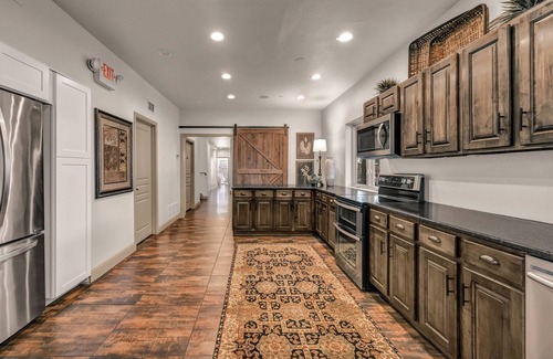 Weatherford House | Beautiful Tuscan Estate with 10 bedrooms on 13 acres Weatherford