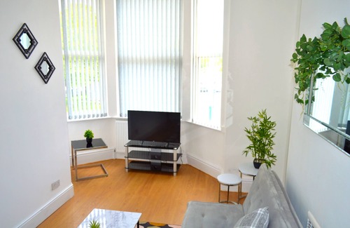 Forest Fields Apartment | Beautiful Two-Bed Apartment with Driveway parking