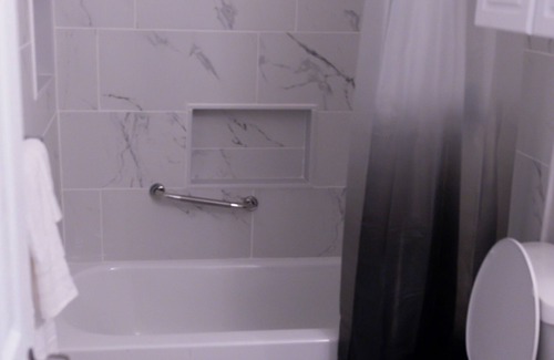 Highlands - Perkins Apartment | Beautiful Two Bed Room - Apt 2 - Downstairs