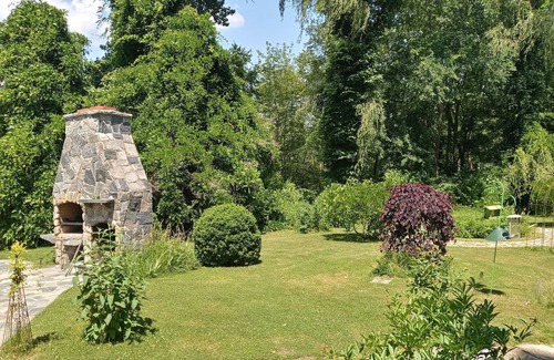 Colchester House | Beautiful Two Bedroom Home with Fireplace