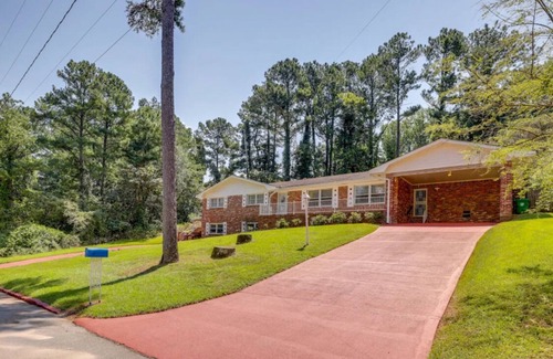 Candler-McAfee House | Beautiful two bedroom apartment in the extremely quiet and private neighborhood