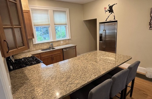 Highland Park Apartment | Beautiful Two Bedroom Apartment.