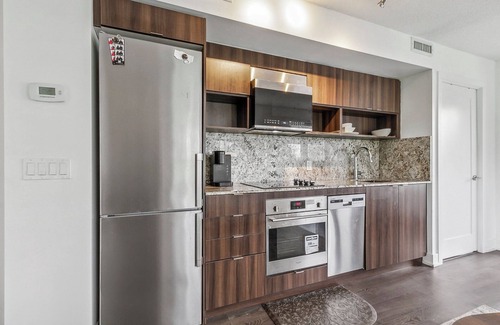 Six Points Condo | Beautiful two bedroom unit located in the Islington Village neighbourhood.