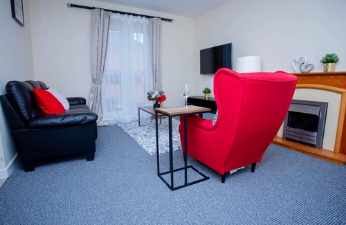 Moulton Apartment | Beautiful two Bedrooms Ensuite Apartment