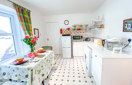 Achachork House | BEAUTIFUL TWO BEDROOM HOME LOCATED IN PORTREE HARBOUR STEPS AWAY FROM THE SEA