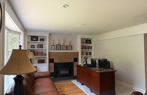Sharon House | Beautiful two-bedroom residence nestled in the lovely town near Boston