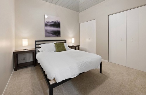 Old West Side Condo | Beautiful Two Bedroom Condo Close to U of M 127